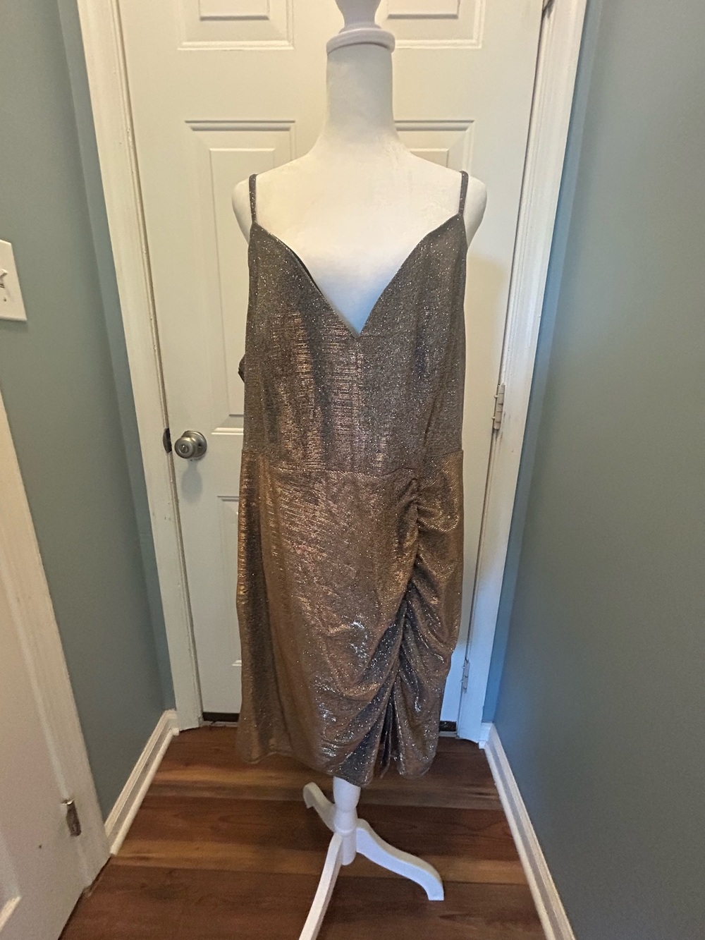 Emerald Sundae Metallic Dress Women’s Size 20 V Neck Runched Waist Glamorous